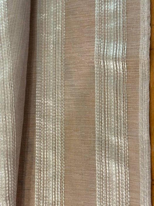 Magnifique tissu pour rideaux avec un motif en relief dans, Antiquités & Art, Tapis & Textile