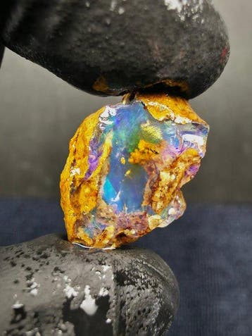 10cts Crystal Opal Specimen Ruw- 2 g