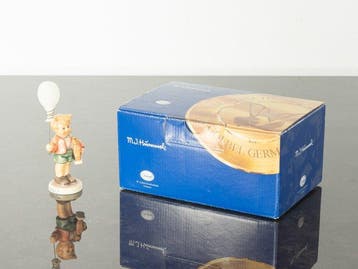 Goebel - M.I. Hummel - Figuur - Ich zeig dir was / Carnival