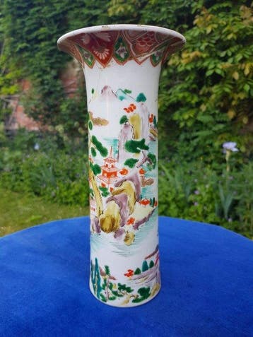 Vase gobelet en porcelaine chinoise de forme gu – paysage, Antiek en Kunst