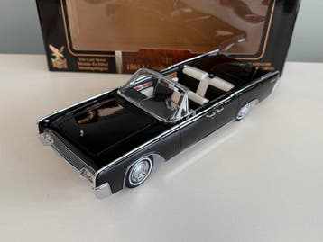 Road Signature 1:18 - Modelauto - Lincoln Continental 1961