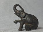 Pierre Chenet (XX-XXI) - Sculpture, LElephant sasseyant -