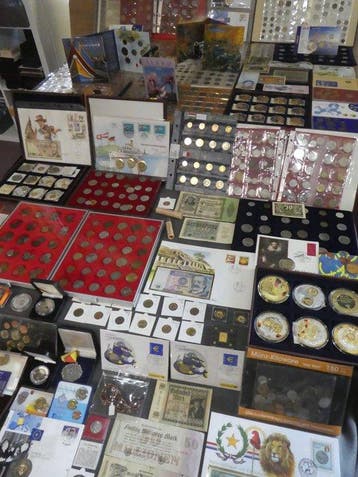 Wereld. Collection of coins/banknote/medals/euro inkl. pp