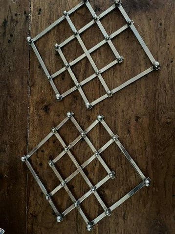 Jacques Adnet - Onderzetter (2) - Staal - Geometrisch