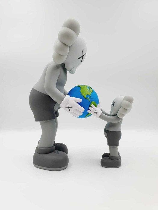 Kaws (1974) - Kaws The Promise Grey edition 2022, Antiquités & Art, Art | Objets design