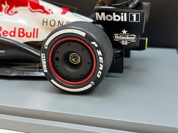 Spark 1:18 - Model raceauto - Red Bull Racing RB21 Winner