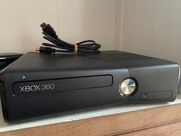 Microsoft - Xbox 360 - Xbox 360 S 250GB + Kinect + Veel, Games en Spelcomputers, Nieuw