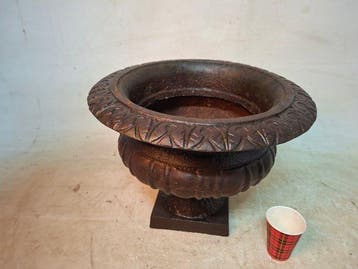 Jardinière - la fonte - Vase en fonte