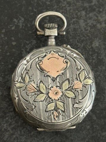 Montre de col - Boîtier argent et vermeil sculpté - pocket