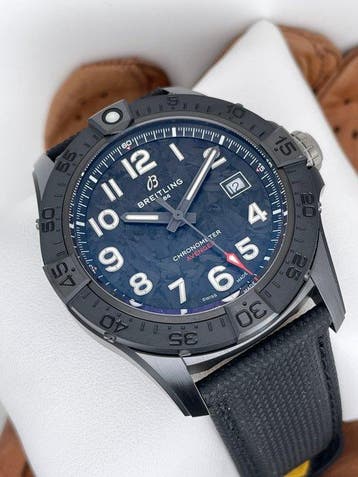 Breitling - Avenger Automatic 42 Night Mission -