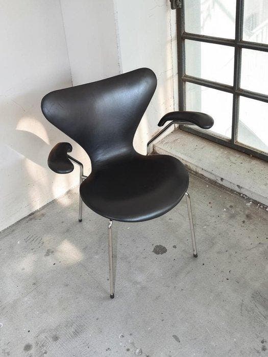 Fritz Hansen - Arne Jacobsen - Eetkamerstoel - Model 3207 -, Antiek en Kunst, Antiek | Meubels | Stoelen en Sofa's