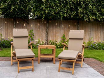 2x Teak ligstoelen met tafel en kussens!, Tuin en Terras, Ligbedden, Verzenden, Nieuw, Teakhout, Inklapbaar