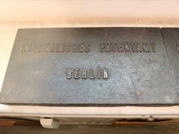 Reliëf, Kaiserliches Patentamt Berlin - 13 cm - IJzer - 1887