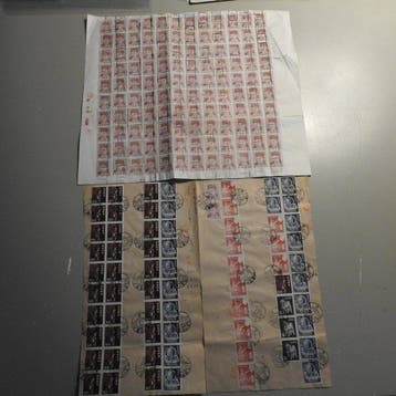 Monde - Le monde des timbres en 10 albums