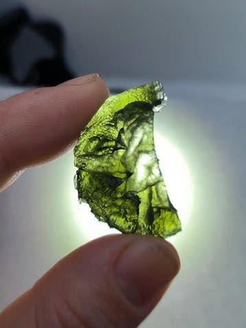 Moldavieten uit Chrášany, Zuid-Bohemen - Hoogte: 37 mm -, Verzamelen, Mineralen en Fossielen
