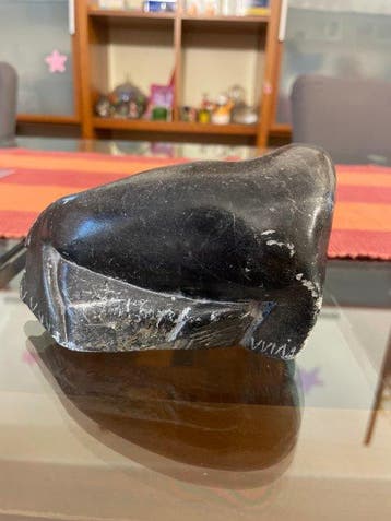 Mark Tukak (Povungnituk) - Inuit-beeldhouwwerk in steen