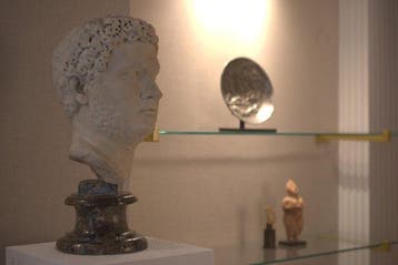 Sasanian Zilveren vergulde plaat met koninklijk