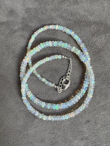 Ketting met natuurlijke witte Ethiopische opalen + 925, Collections