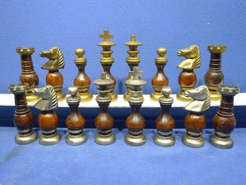 Jeu déchecs Kangaroo en metal et bois laqué - Echiquier