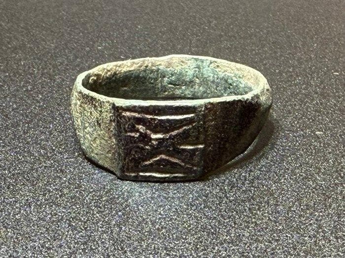 Viking periode Brons Een onbeschadigde ring met een zeer, Bijoux, Sacs & Beauté, Bijoux anciens