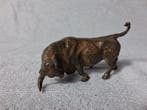 sculptuur, Le Taureau Chargeant - 6,5 cm - Brons
