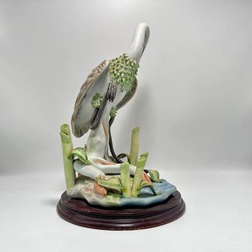 Beeldje - Porcelain Heron Bird Figurine on Wooden Base -