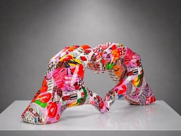 sculptuur, Colourful Love & Fashion Design - Heart Hands -
