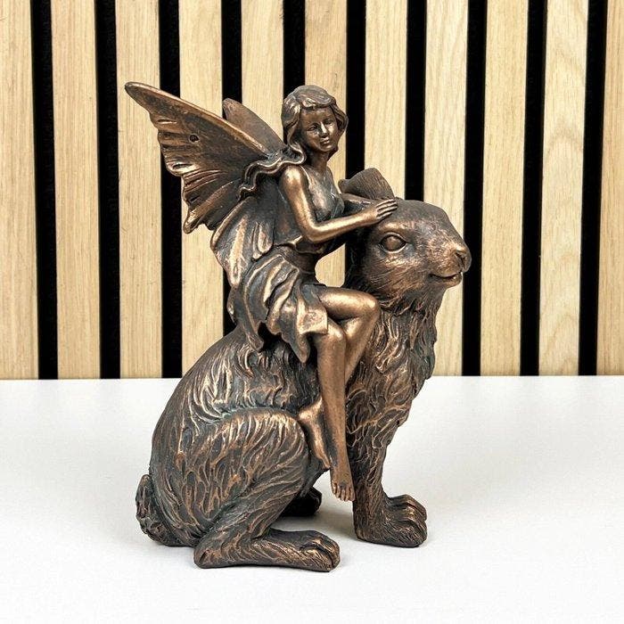 sculptuur, Bronze Fairy Riding Hare Sculpture – Enchanting, Antiek en Kunst, Curiosa en Brocante