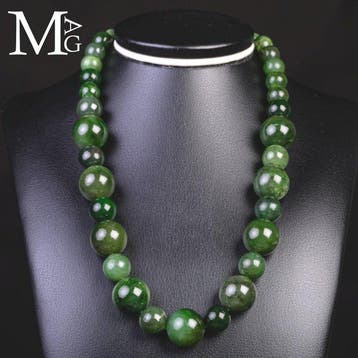 Collier en jade néphrite de qualité supérieure – District