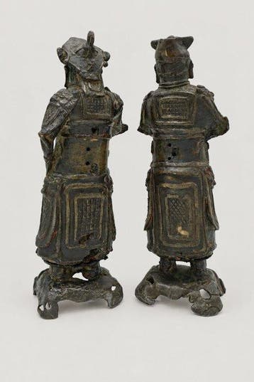 Zeldzaam paar Chinese templarische wachters in gelakte, Antiek en Kunst