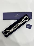 Swarovski - Statue, Swarovski & Ariana Grande Collaboration