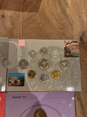 Kroatië, Hongkong, Finland, Nederlandse Antillen. Mint Set
