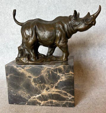Beeld, Exclusief bronzen sculptuur van een neushoorn. Naar: