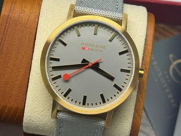 Mondaine - Classic Swiss-made Quartz - Zonder minimumprijs -, Nieuw
