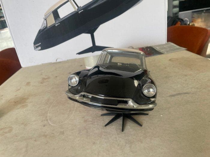 Norev 1:12 - Modelauto - Citroën DS 19 “Totem”, Hobby en Vrije tijd, Modelauto's | 1:5 tot 1:12