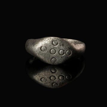 Middeleeuwen, kruisvaardersperiode Zilver Ring met Latijns, Antiek en Kunst