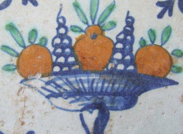 Carreau - Coupe de fruits colorée avec de grands coins en, Antiquités & Art