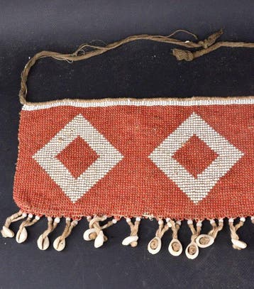 Pagne van parels en schelpen - Kirdi - Kameroen