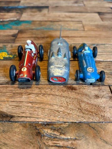 Dinky Toys 1:43 - Voiture de course miniature (3) - Dinky, Nieuw