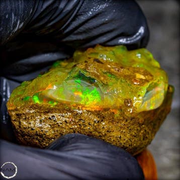 Crystal Opal – kleuren die uit de steen lijken te stromen