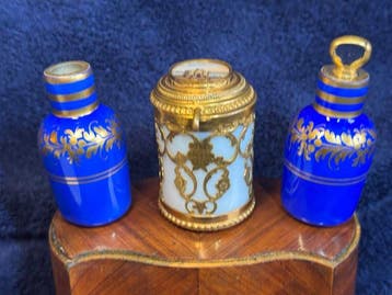 Parfumfles (5) - Hout, Verguld - XIX CADEAUSET MET FLACONS
