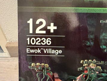 Lego Set - 10236 - Star Wars - UCS Ewok Village (extreme, Nieuw