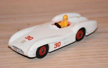 Dinky Toys 1:43 - Voiture de course miniature - Mercedes, Nieuw