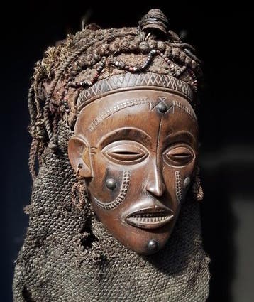 Mwana Pwevo masker - Luchazi - Zambia, Antiek en Kunst