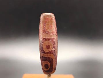 Dzi tibétain très ancien en agate rose à 9 yeux - Pour la
