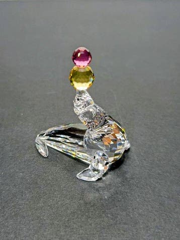 Swarovski - Beeldje - Seal playing / juggling - 622526 -, Antiek en Kunst