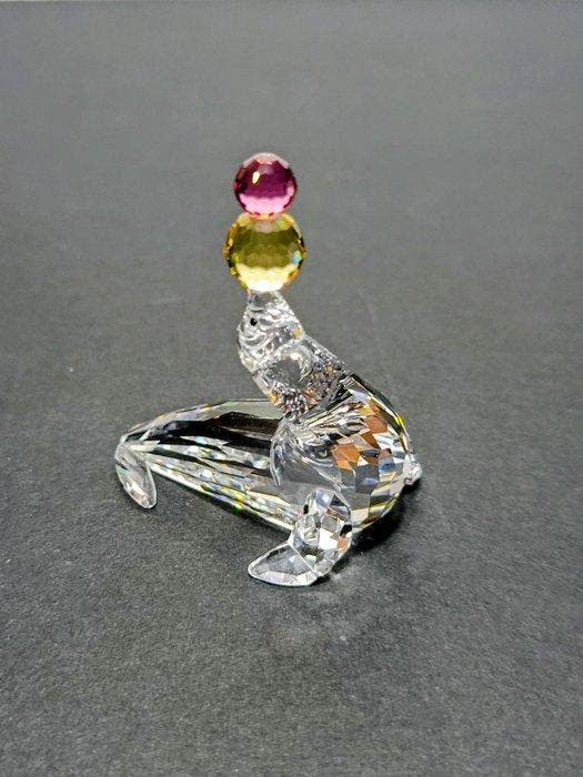 Swarovski - Beeldje - Seal playing / juggling - 622526 -, Antiek en Kunst, Curiosa en Brocante
