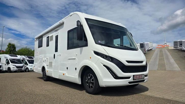 McLouis Carat 879 jong, verzorgd met hef- en queensbed 84442, Caravanes & Camping, Camping-cars