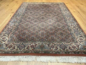 Tapis oriental indo-tabriz noué à la main – motif fin et, Maison & Meubles