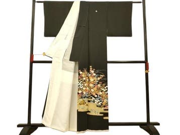 Zwart Tomesode-kimono met een overvloedige herfstige